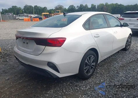 2024 Kia Forte Lxs z USA, uszkodzony, nr VIN 3KPF24AD5RE778053